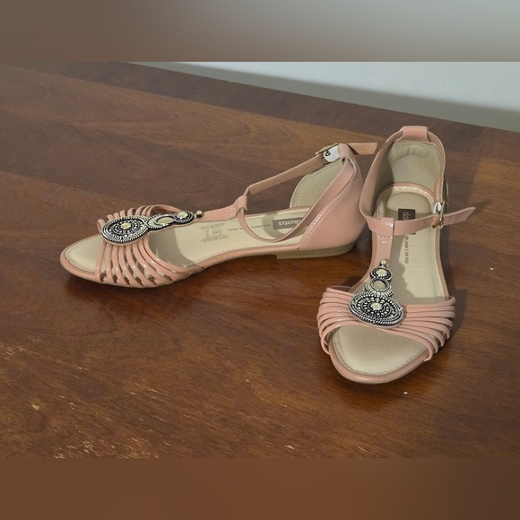 Dakota Pink Open Toe Sandals with Silver Embellishment Size 7 Like New! - Picture 3 of 8